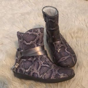 Snake Skin boots — Toddler Girls size 7.5 (EU 26)